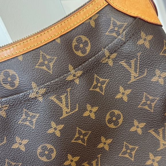 Louis Vuitton Monogram Canvas Shoulder Bag - Picture 3 of 17